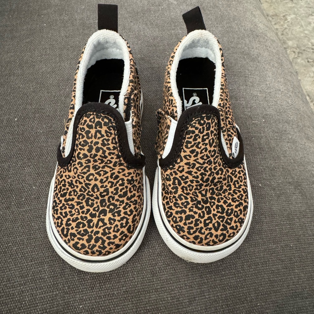 Only used twice . No tares or stains